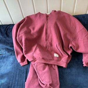 Comfrt Unisex Mauve Zip-Up Hoodie and Sweatpants Set